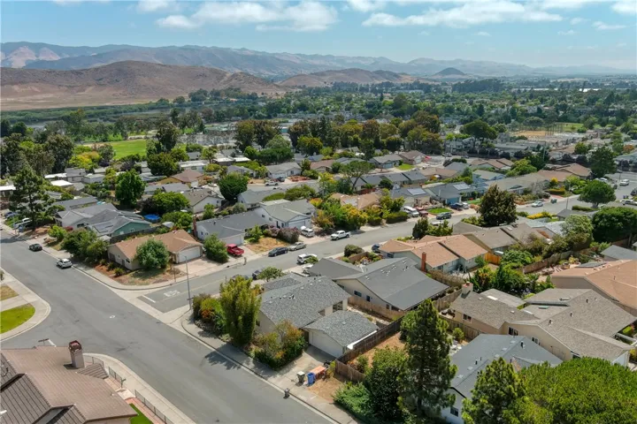 1097 San Adriano, San Luis Obispo, California 93405