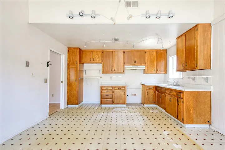 1097 San Adriano, San Luis Obispo, California 93405