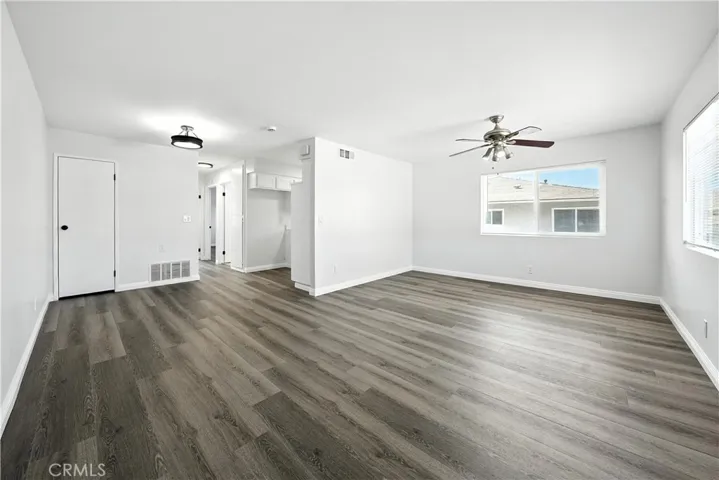 Light & Bright Living & Dining Room