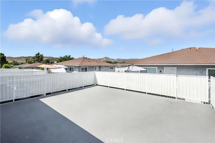 Spacious Deck for entertaining
