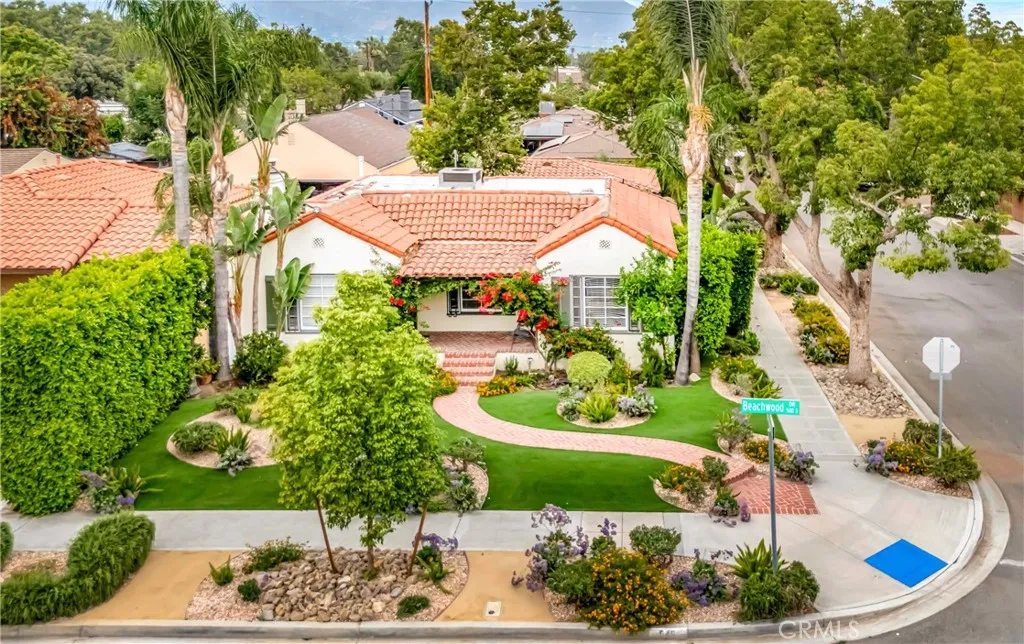 546 S Beachwood Drive, Burbank, California 91506, 2 Bedrooms Bedrooms, ,2 BathroomsBathrooms,Residential Lease,For Rent,Beachwood,SR25164410
