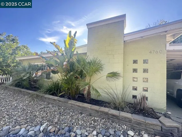 4760 Del Rio, Sacramento, California 95822-1132
