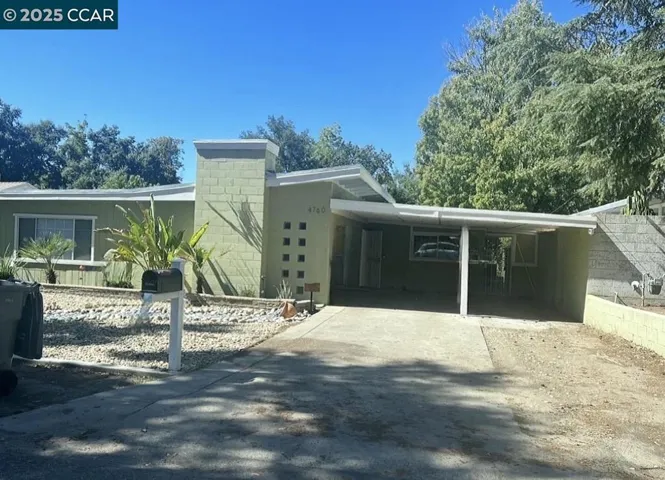 4760 Del Rio, Sacramento, California 95822-1132