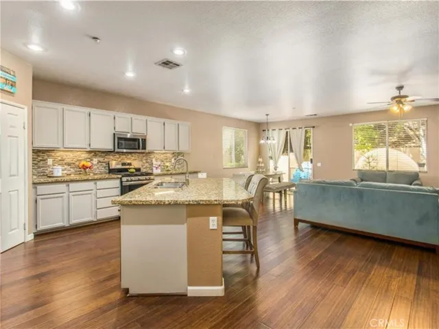 30016 Cabo Del Oeste, Highland, California 92346