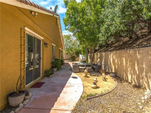 30016 Cabo Del Oeste, Highland, California 92346