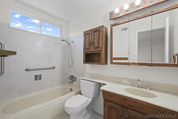 13514 Avenida Del Charro, El Cajon, California 92021