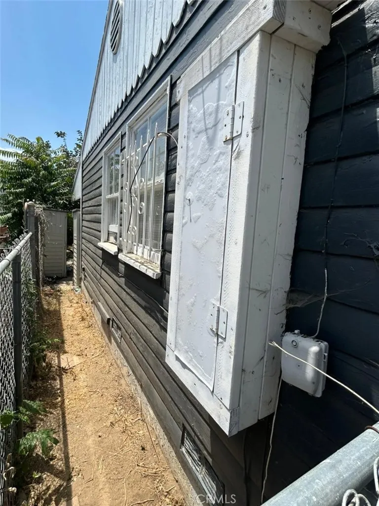 1176 Laurel Avenue, Pomona, California 91768 home-pic-1