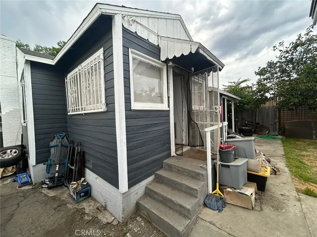 1176 Laurel Avenue, Pomona, California 91768 home-pic-5