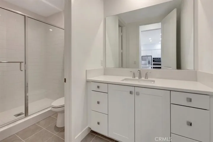 Walk-in shower - privacy door to commode