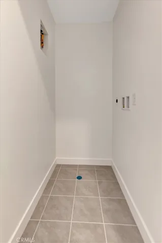 Laundry-bring stackable washer and dryer-there is electric AND gas dryer hookups