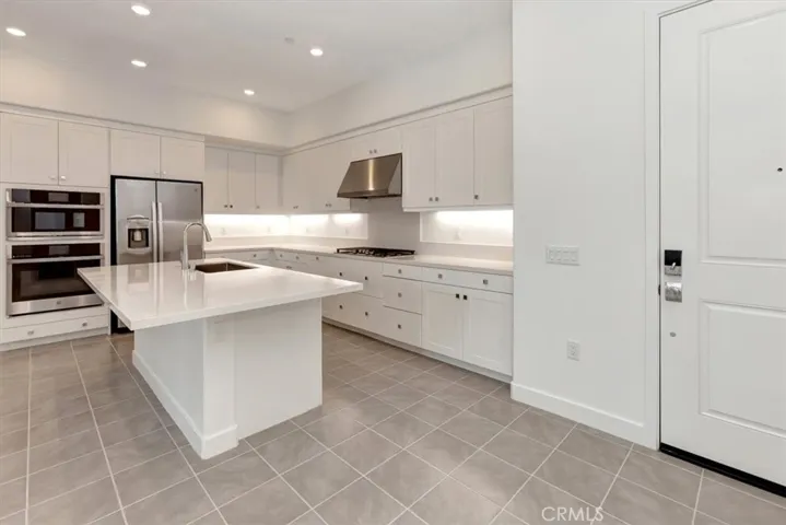 Very light and bright kitchen with stove top, oven, microwave and dishwasher plus range hood