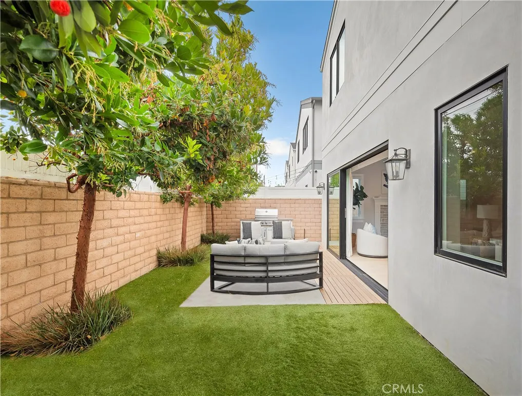 387 La Perle Place, Costa Mesa, California 92627 home-pic-17