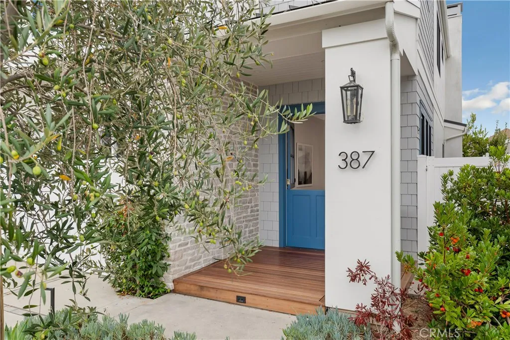 387 La Perle Place, Costa Mesa, California 92627 home-pic-18