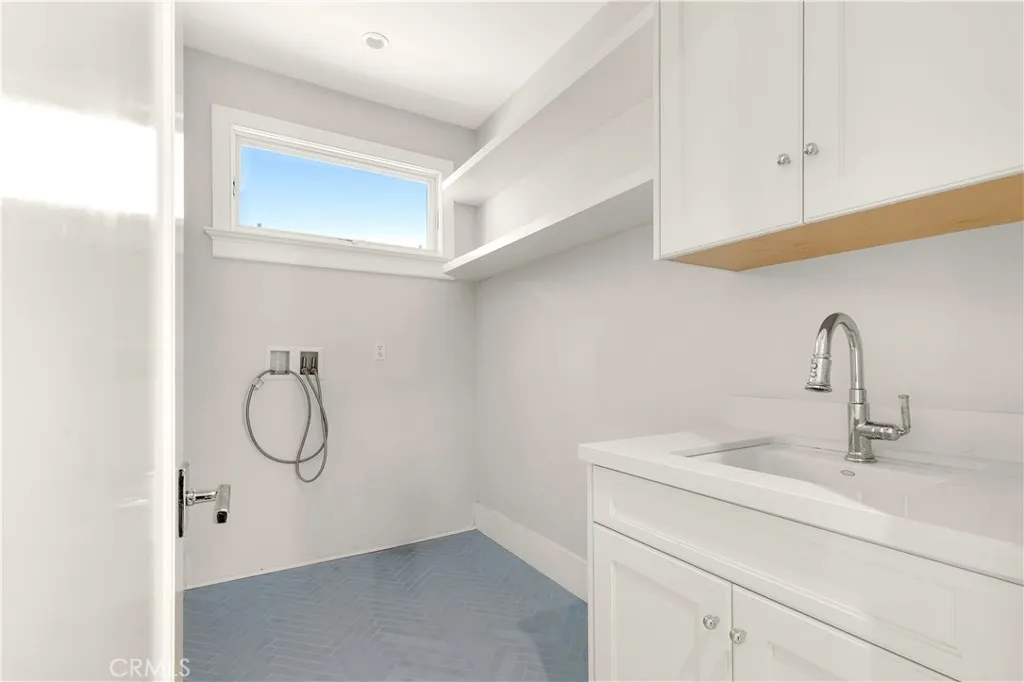 387 La Perle Place, Costa Mesa, California 92627 home-pic-15