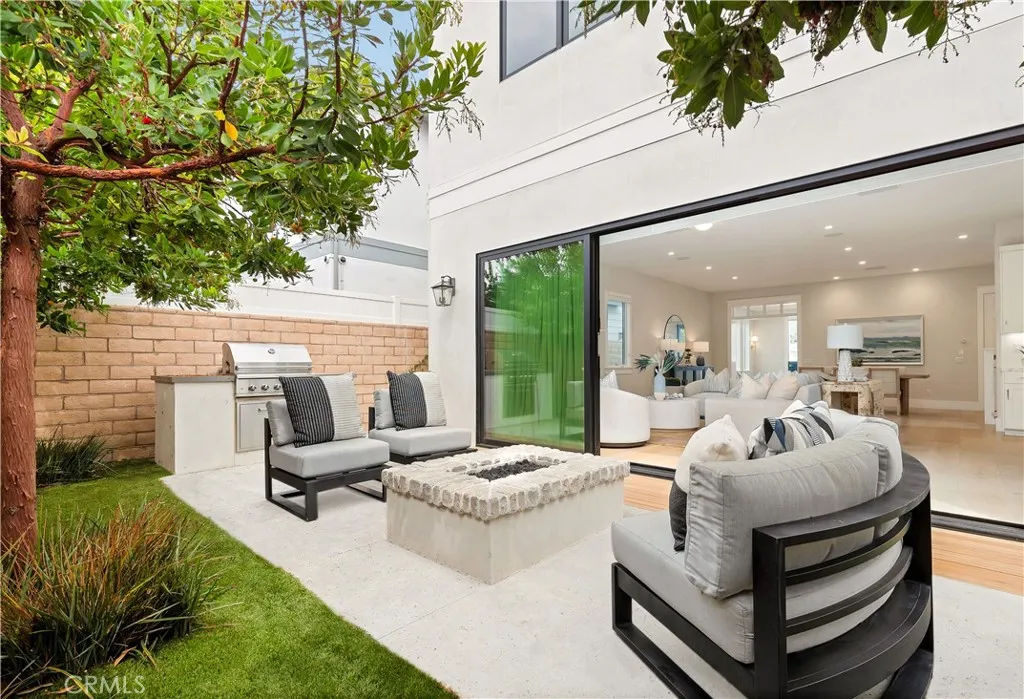 387 La Perle Place, Costa Mesa, California 92627 home-pic-16