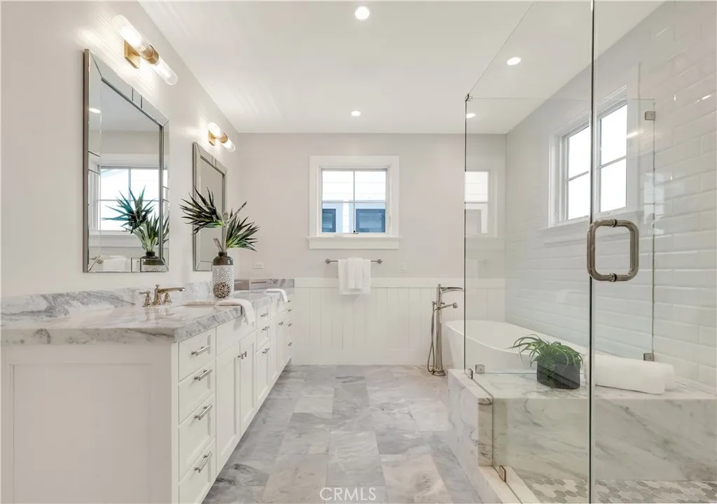 387 La Perle Place, Costa Mesa, California 92627 home-pic-8