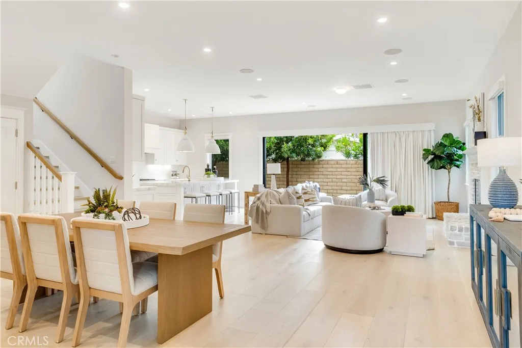 387 La Perle Place, Costa Mesa, California 92627 home-pic-2