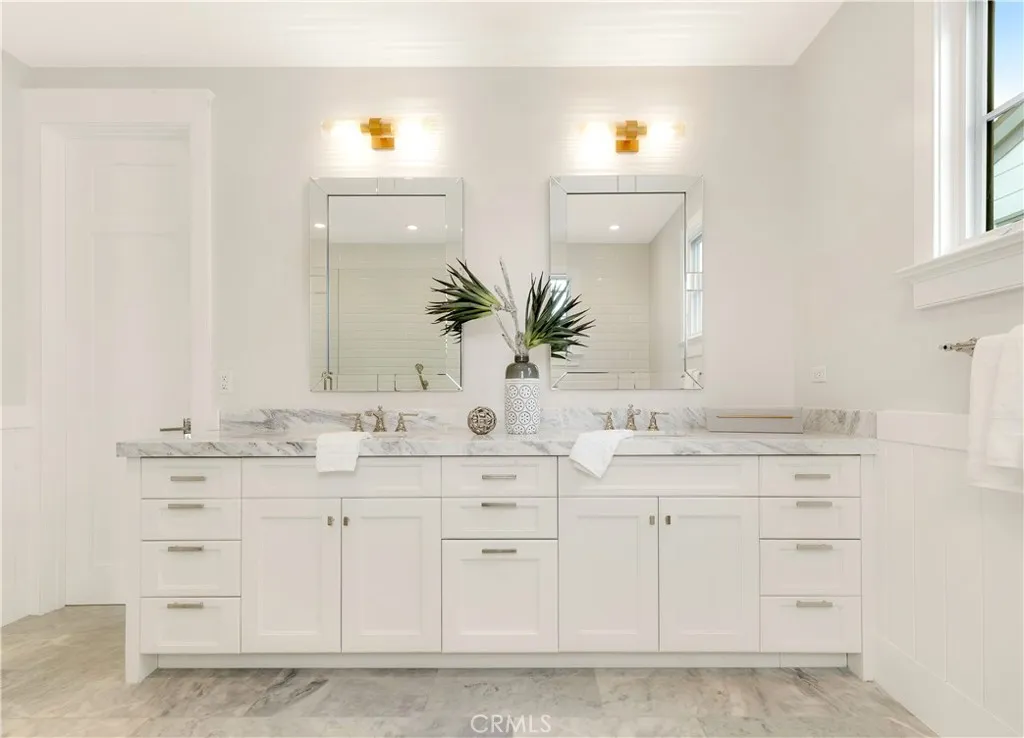 387 La Perle Place, Costa Mesa, California 92627 home-pic-7