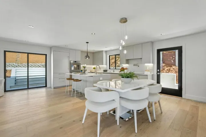 324 Clifton Avenue, San Carlos, California 94070