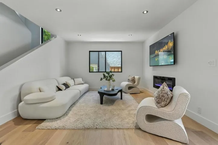 324 Clifton Avenue, San Carlos, California 94070