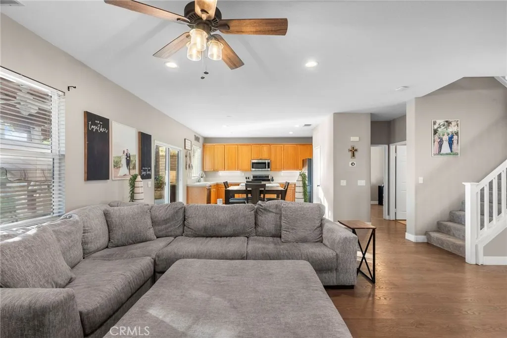 28328 Alton Way, Castaic, California 91384 home-pic-6