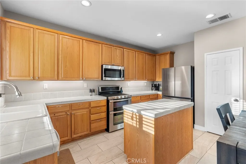 28328 Alton Way, Castaic, California 91384 home-pic-8