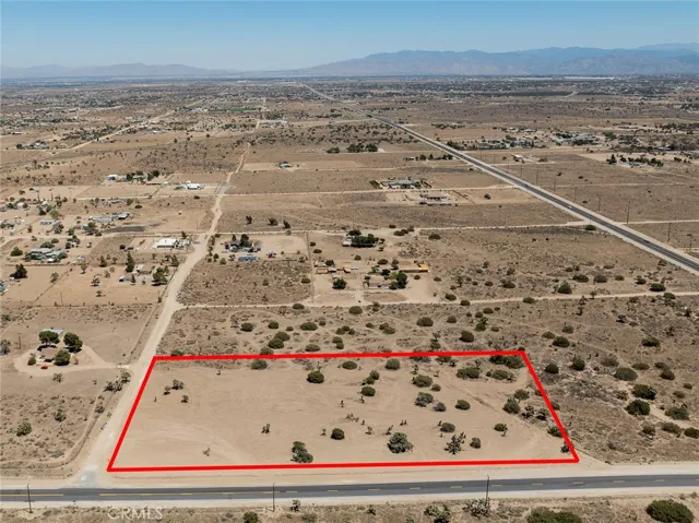 11 Caughlin Road, Phelan, California 92371