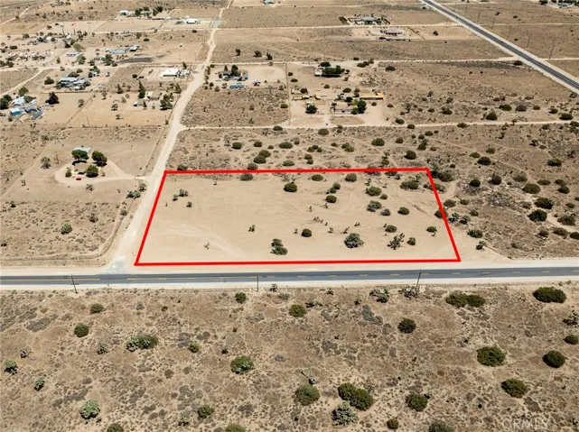 11 Caughlin Road, Phelan, California 92371