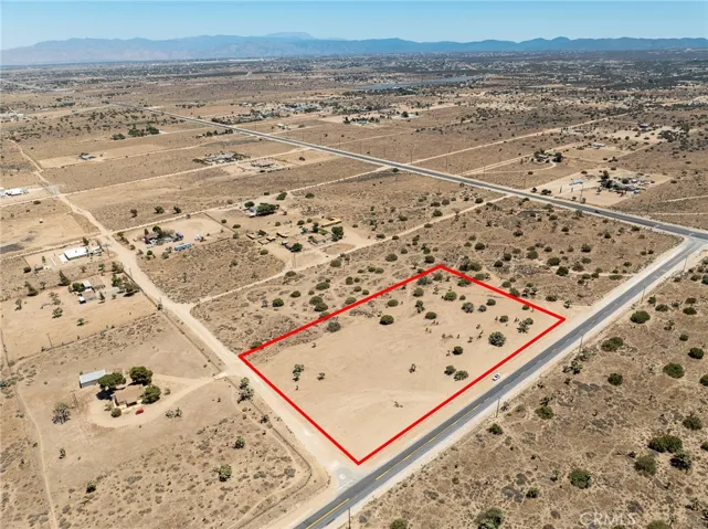 11 Caughlin Road, Phelan, California 92371