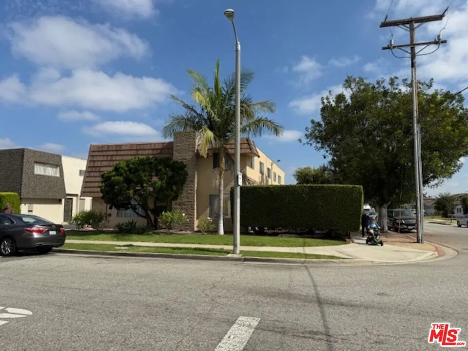 2015 W 157th Street, Gardena, California 90249, 8 Bedrooms Bedrooms, ,6 BathroomsBathrooms,Residential Income,For Sale,157th,25569989
