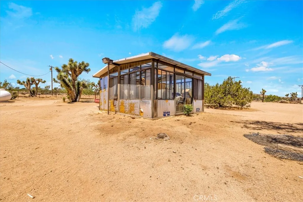 56810 Chipmunk Trail, Yucca Valley, California 92284 home-pic-26