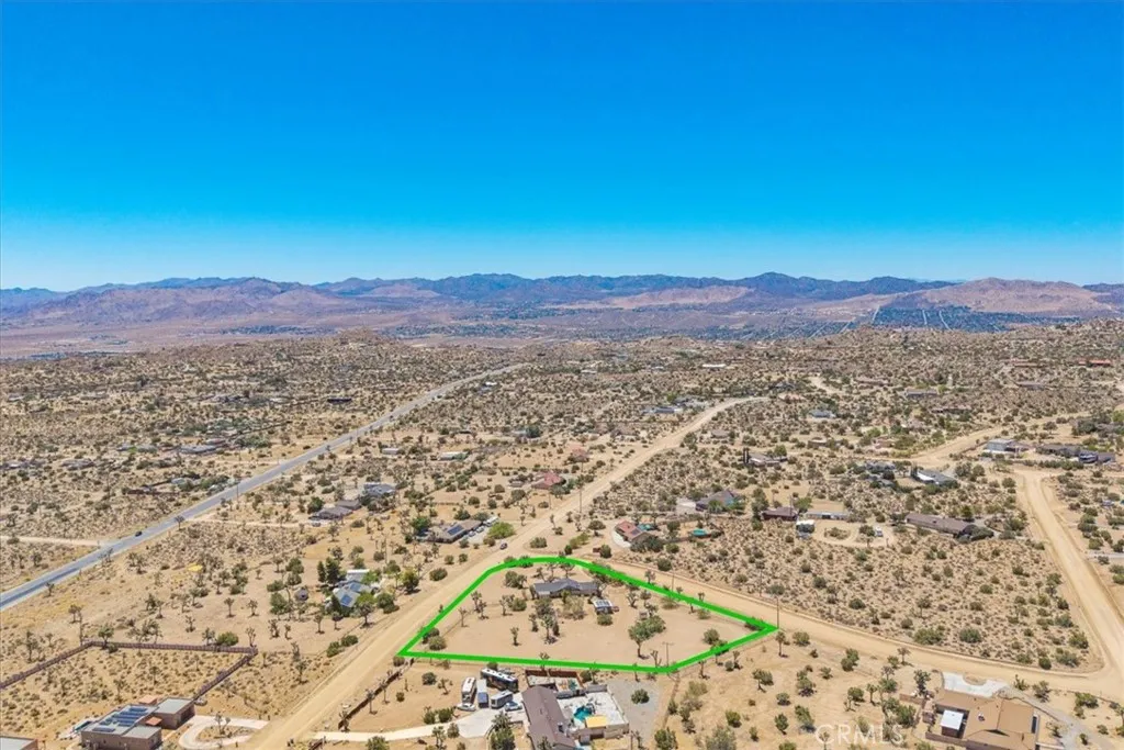 56810 Chipmunk Trail, Yucca Valley, California 92284 home-pic-32