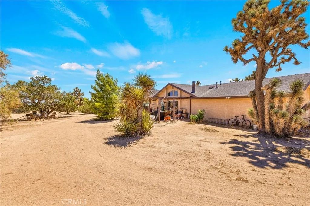56810 Chipmunk Trail, Yucca Valley, California 92284 home-pic-22