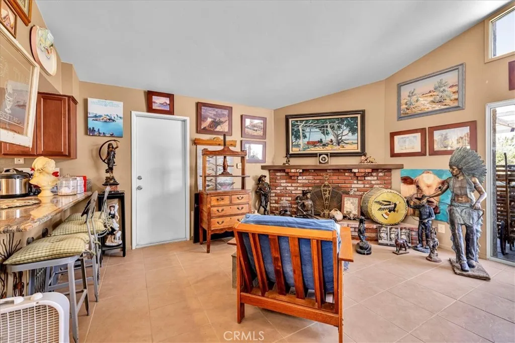 56810 Chipmunk Trail, Yucca Valley, California 92284 home-pic-7