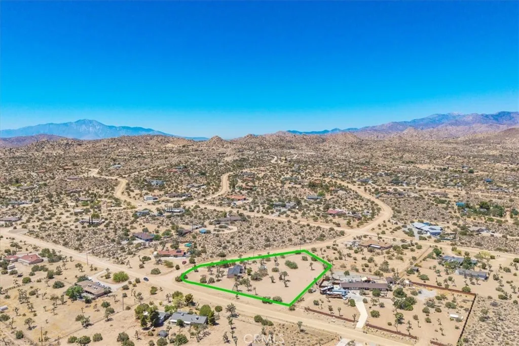 56810 Chipmunk Trail, Yucca Valley, California 92284 home-pic-33