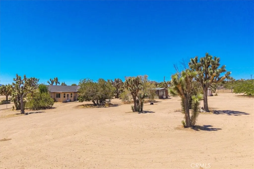 56810 Chipmunk Trail, Yucca Valley, California 92284 home-pic-24