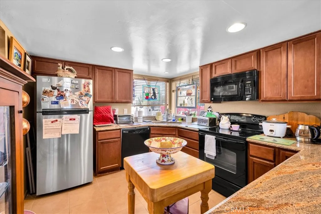 56810 Chipmunk Trail, Yucca Valley, California 92284 home-pic-8