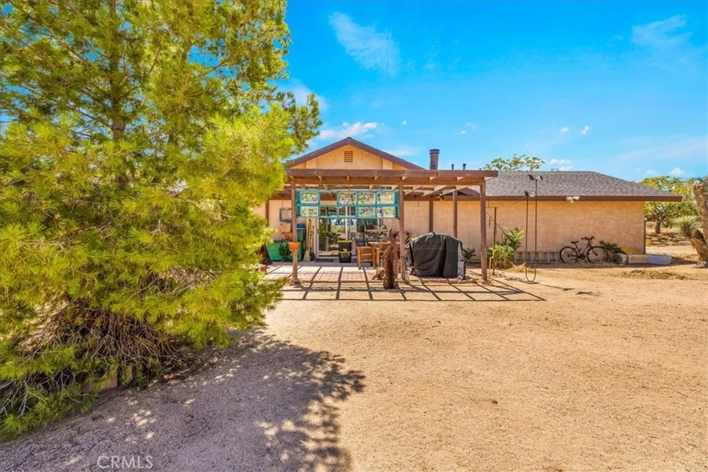 56810 Chipmunk Trail, Yucca Valley, California 92284 home-pic-2
