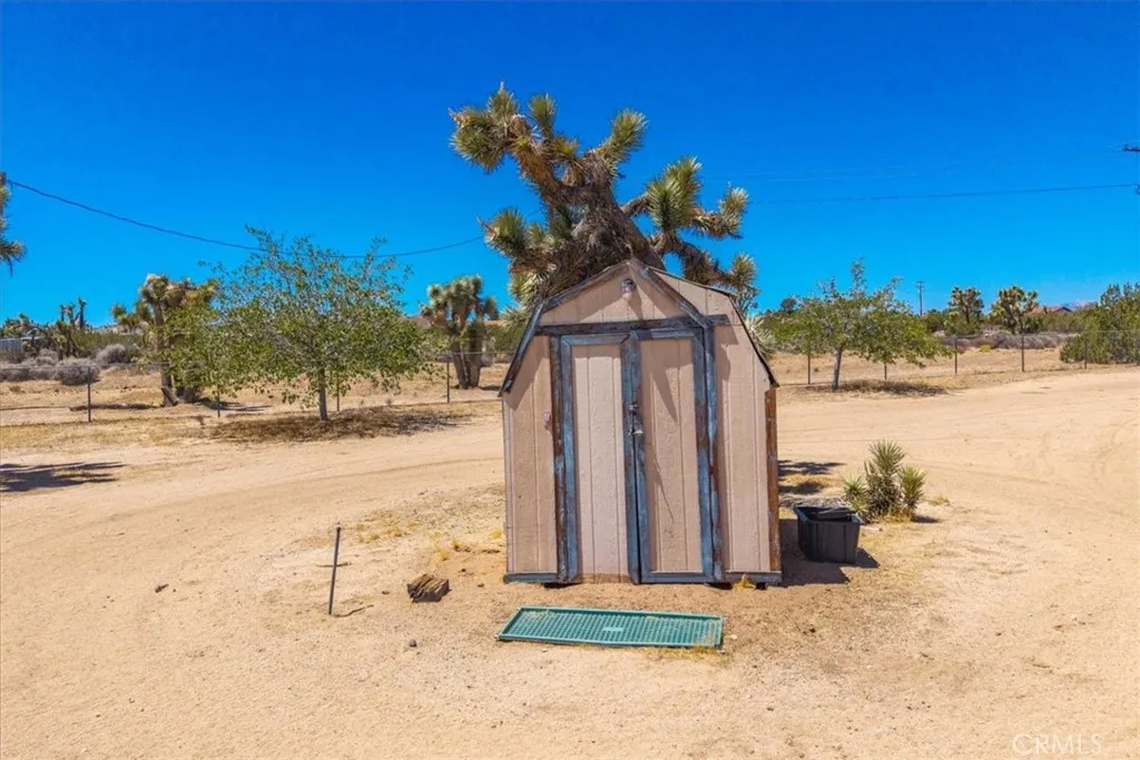 56810 Chipmunk Trail, Yucca Valley, California 92284 home-pic-29