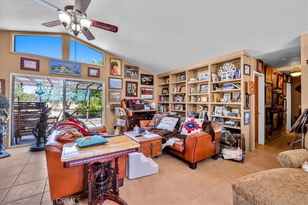 56810 Chipmunk Trail, Yucca Valley, California 92284 home-pic-5