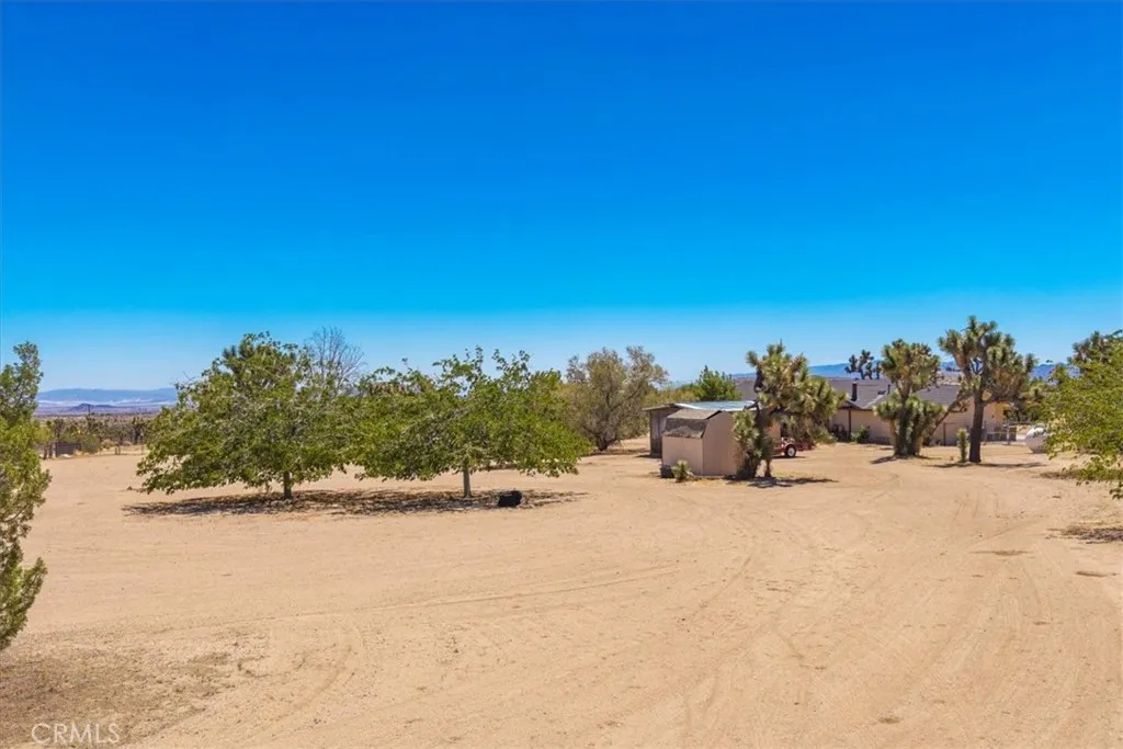 56810 Chipmunk Trail, Yucca Valley, California 92284 home-pic-28
