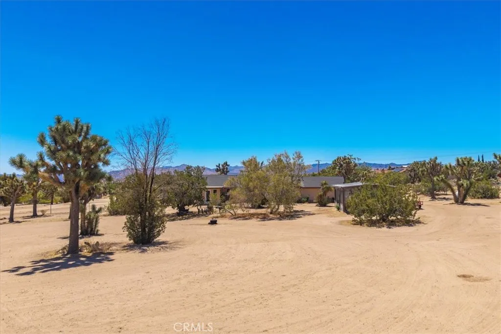 56810 Chipmunk Trail, Yucca Valley, California 92284 home-pic-27