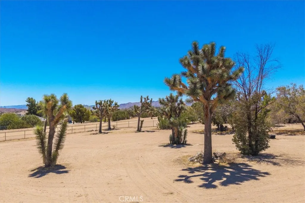 56810 Chipmunk Trail, Yucca Valley, California 92284 home-pic-25