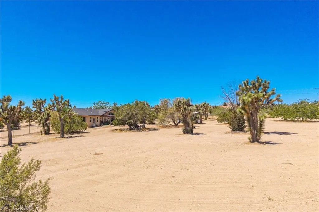 56810 Chipmunk Trail, Yucca Valley, California 92284 home-pic-23