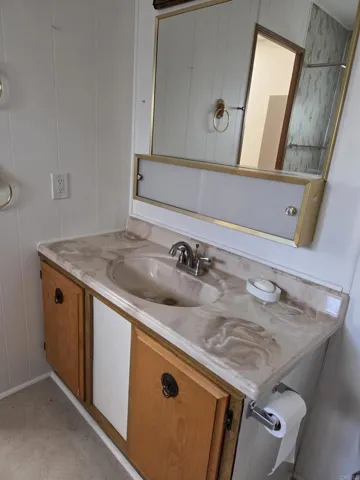 Solid surface sink and counter for easy cleaning
