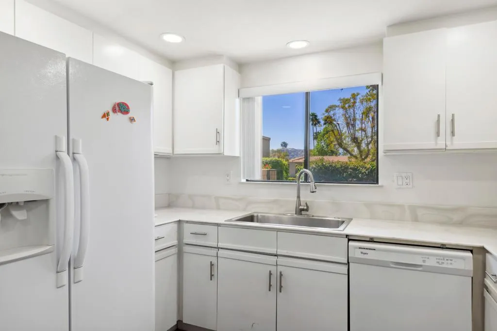 1254 Tiffany Circle N, Palm Springs, California 92262 home-pic-12