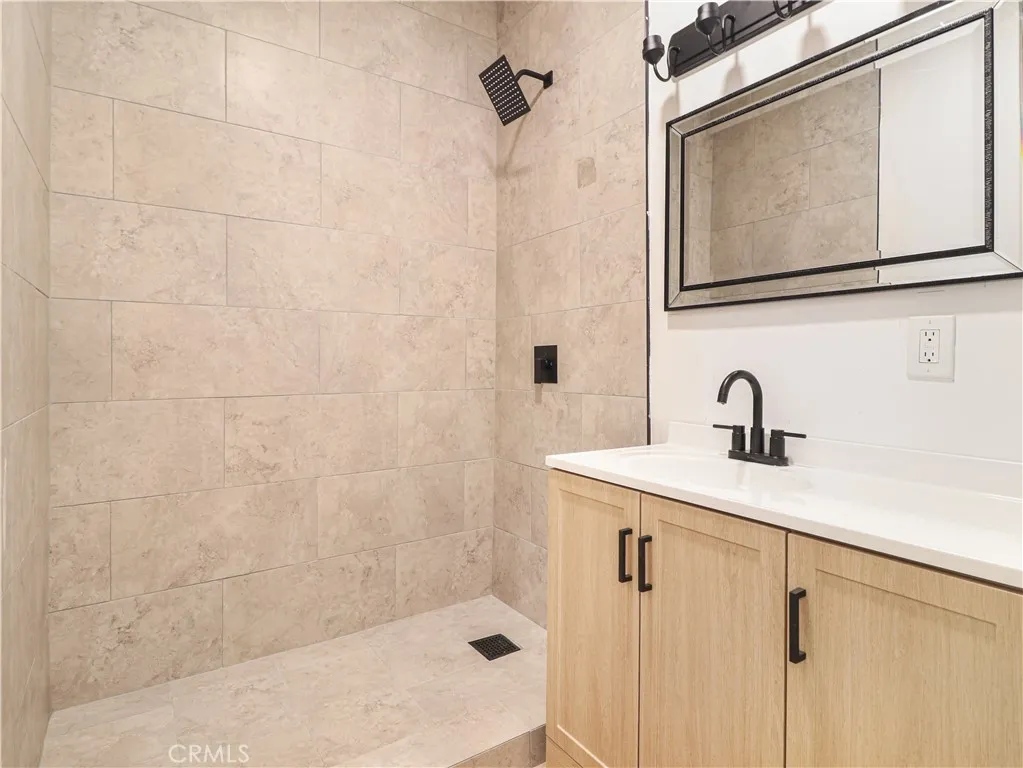 13918 Flallon Avenue, Norwalk, California 90650 home-pic-16