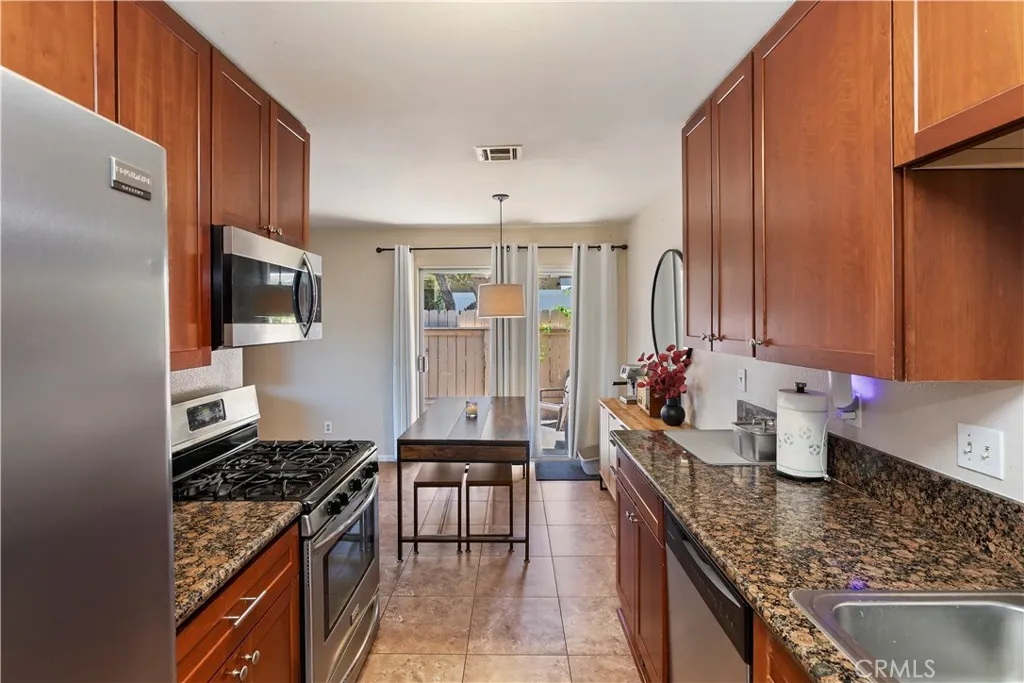 1194 Border Avenue A, Corona, California 92882 home-pic-21