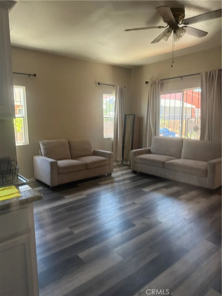 815 E 80th Street, Los Angeles, California 90001 home-pic-29