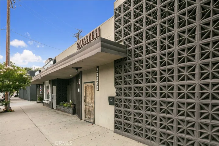 22505 8th Street, Newhall, California 91321